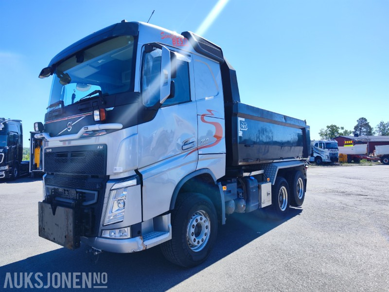 2017 Volvo FH540 6x4 med Norslep dumperkasse – Tandemløft, brøyteopplegg og komplett tilhengeropplegg - Sklápač: obrázok 1 2017 Volvo FH540 6x4 med Norslep dumperkasse – Tandemløft, brøyteopplegg og komplett tilhengeropplegg - Sklápač: obrázok 1