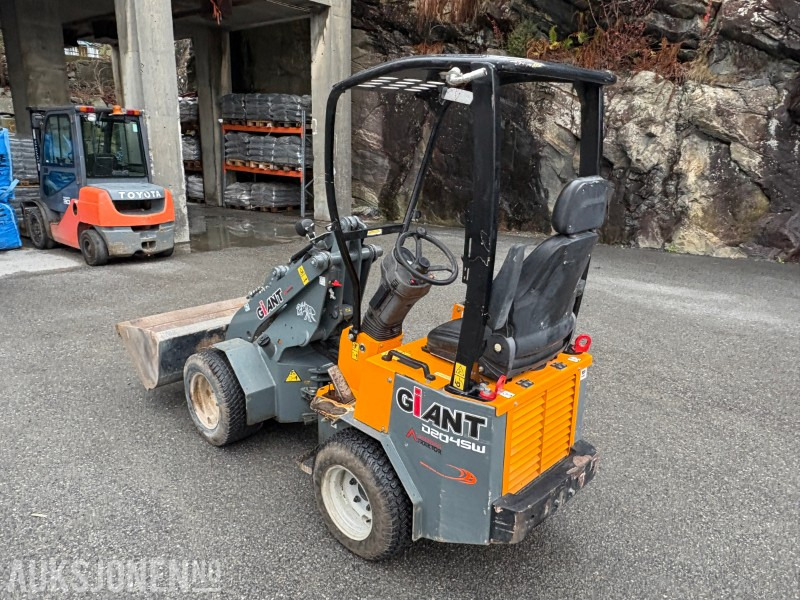 2021 Giant D204SW Kompaktlaster / hjullaster / minihjullaster - Šmykom riadený nakladač: obrázok 4 2021 Giant D204SW Kompaktlaster / hjullaster / minihjullaster - Šmykom riadený nakladač: obrázok 4