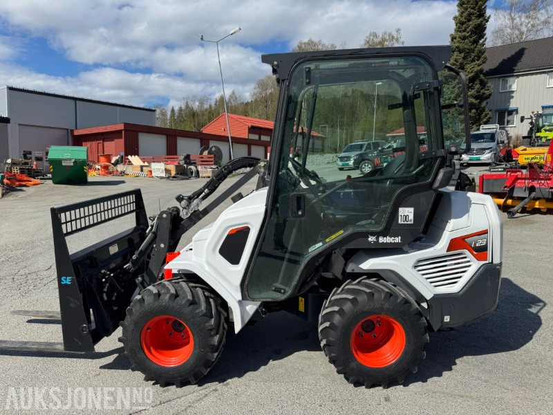 2022 Bobcat L23 kompaktlaster med skuffe, gafler og hydraulisksnøskjær - Šmykom riadený nakladač: obrázok 4 2022 Bobcat L23 kompaktlaster med skuffe, gafler og hydraulisksnøskjær - Šmykom riadený nakladač: obrázok 4