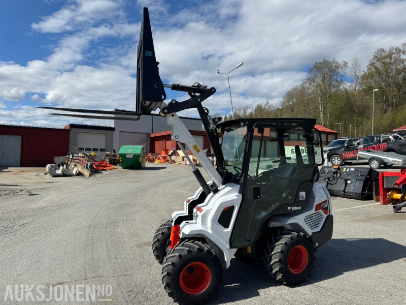 2022 Bobcat L23 kompaktlaster med skuffe, gafler og hydraulisksnøskjær - Šmykom riadený nakladač: obrázok 3 2022 Bobcat L23 kompaktlaster med skuffe, gafler og hydraulisksnøskjær - Šmykom riadený nakladač: obrázok 3