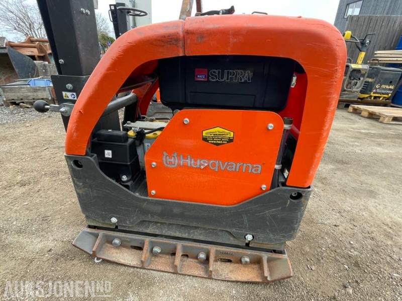 2023 Husqvarna LG 504 Vibroplate - Diesel - 470 kg. - 54 timer. - Valec: obrázok 3 2023 Husqvarna LG 504 Vibroplate - Diesel - 470 kg. - 54 timer. - Valec: obrázok 3