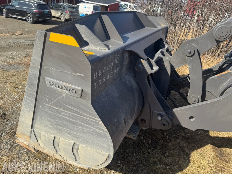 2024 Volvo L70H2 HJULLASTER MED SKUFFE, SETRALSMØRING, VEKT +++KUN 400 TIMER - Kolesový nakladač: obrázok 4 2024 Volvo L70H2 HJULLASTER MED SKUFFE, SETRALSMØRING, VEKT +++KUN 400 TIMER - Kolesový nakladač: obrázok 4