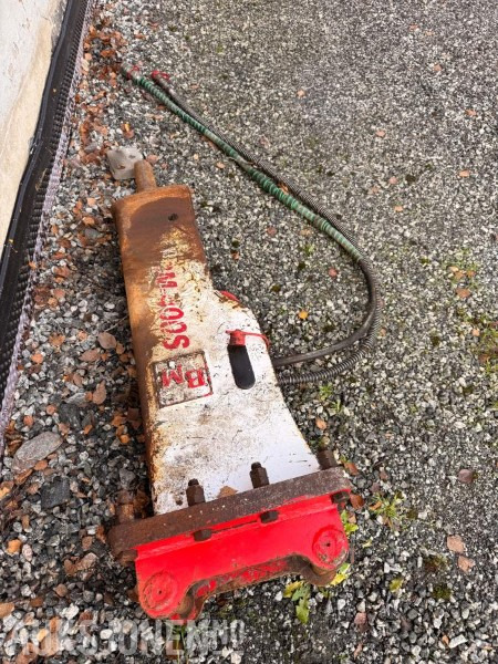 BM400S / S40 330kg 4-7 tonn pigghammer - Hydraulické kladivo: obrázok 1 BM400S / S40 330kg 4-7 tonn pigghammer - Hydraulické kladivo: obrázok 1