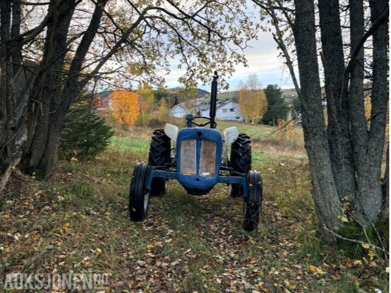 Ford dexta - Traktor: obrázok 3 Ford dexta - Traktor: obrázok 3