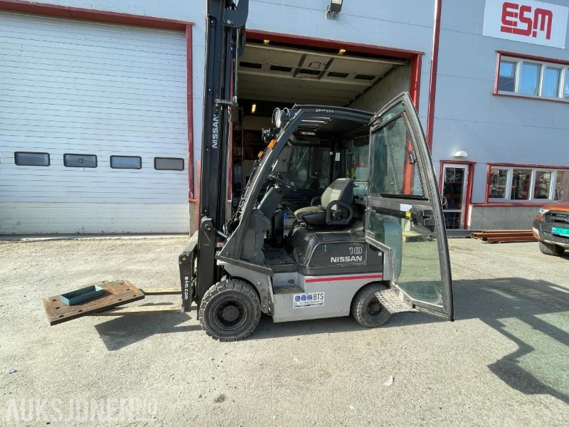 2013 Nissan Gaffeltruck Y1D1A18Q - 5M løftehøyde Høy - mva fritt - Iné stroje: obrázok 5 2013 Nissan Gaffeltruck Y1D1A18Q - 5M løftehøyde Høy - mva fritt - Iné stroje: obrázok 5