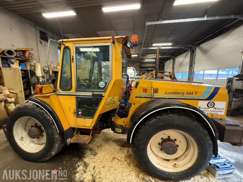 1995 Lundberg 344T redskapsbærer m/ 2 front-snøfresere (Øveraasen “Viking” + Schmidt 190 cm) - Komunálne/ Špeciálne stroje: obrázok 2 1995 Lundberg 344T redskapsbærer m/ 2 front-snøfresere (Øveraasen “Viking” + Schmidt 190 cm) - Komunálne/ Špeciálne stroje: obrázok 2