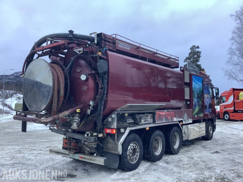 2005 Volvo FH16 8X4 suge/spylebil - Komunálne/ Špeciálne stroje: obrázok 5 2005 Volvo FH16 8X4 suge/spylebil - Komunálne/ Špeciálne stroje: obrázok 5
