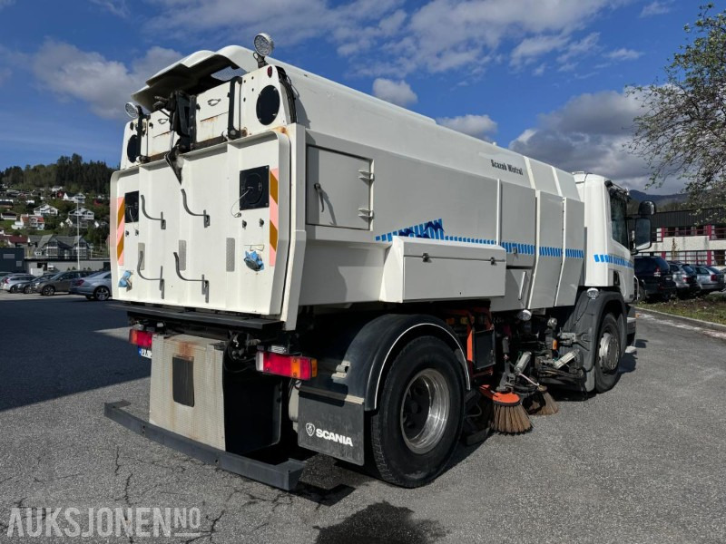 2006 Scania P340 DB - 4X2 - HNA Feiebil - Gått kun 99.688 km - Komunálne/ Špeciálne stroje: obrázok 4 2006 Scania P340 DB - 4X2 - HNA Feiebil - Gått kun 99.688 km - Komunálne/ Špeciálne stroje: obrázok 4