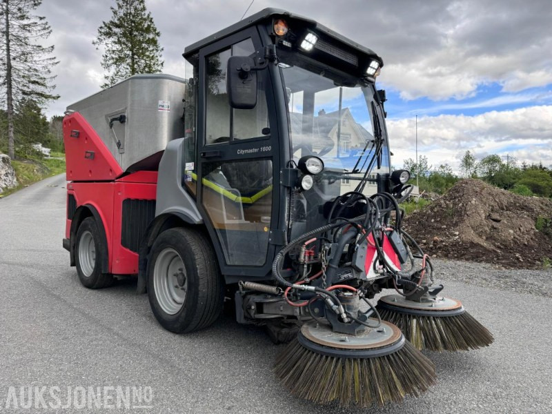 2018 Hako Citymaster 1600 - Vei, gate og gulv feiemaskin - Redskapsbærer med kosteaggregat for gang/vei og børsteaggregat for gulv - Komunálne/ Špeciálne stroje: obrázok 3 2018 Hako Citymaster 1600 - Vei, gate og gulv feiemaskin - Redskapsbærer med kosteaggregat for gang/vei og børsteaggregat for gulv - Komunálne/ Špeciálne stroje: obrázok 3