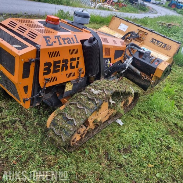 Berti E-trail - Fjernstyrt beltedrevet beitepusser/slagklipper - Klippebredde 130 cm - Komunálne/ Špeciálne stroje: obrázok 2 Berti E-trail - Fjernstyrt beltedrevet beitepusser/slagklipper - Klippebredde 130 cm - Komunálne/ Špeciálne stroje: obrázok 2