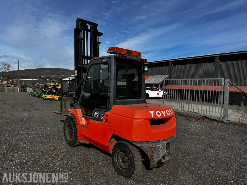 2000 Toyota 42-7FD40 dieseldrevet gaffeltruck - Manipulačná technika: obrázok 5 2000 Toyota 42-7FD40 dieseldrevet gaffeltruck - Manipulačná technika: obrázok 5