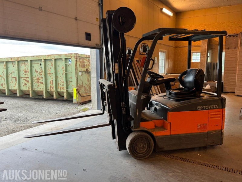 2005 Toyota 7FBEF15 gaffeltruck / 5 meter løftehøyde - Manipulačná technika: obrázok 1 2005 Toyota 7FBEF15 gaffeltruck / 5 meter løftehøyde - Manipulačná technika: obrázok 1