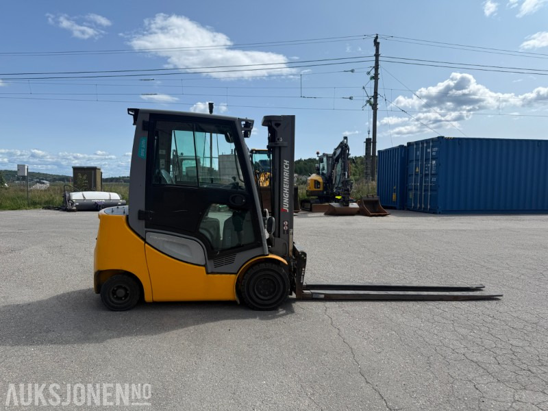 2017 Jungheinrich DFG 320S dieseldrevet motvektstruck med gaffelforlengere - Manipulačná technika: obrázok 2 2017 Jungheinrich DFG 320S dieseldrevet motvektstruck med gaffelforlengere - Manipulačná technika: obrázok 2