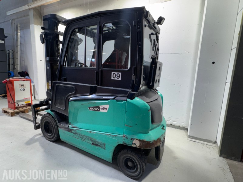 2019 Mitsubishi FB35N elektrisk motvektstruck - Manipulačná technika: obrázok 2 2019 Mitsubishi FB35N elektrisk motvektstruck - Manipulačná technika: obrázok 2