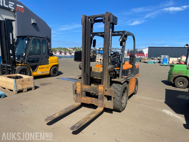 Daewoo D40S dieseltruck – 4,5 tonn – 1998 modell - Manipulačná technika: obrázok 1 Daewoo D40S dieseltruck – 4,5 tonn – 1998 modell - Manipulačná technika: obrázok 1