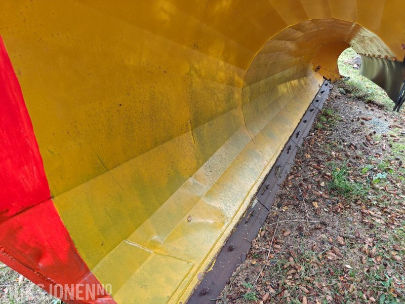 2004 Tellefsdal diagonalplog / snøplog - P HD - Bredde 3600 mm - Parallelllogram - Nákladné auto: obrázok 4 2004 Tellefsdal diagonalplog / snøplog - P HD - Bredde 3600 mm - Parallelllogram - Nákladné auto: obrázok 4