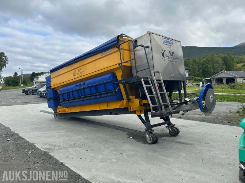 2016 AEBI Schmidt Stratos Fastsandspreder - Nákladné auto: obrázok 3 2016 AEBI Schmidt Stratos Fastsandspreder - Nákladné auto: obrázok 3