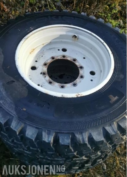 Nokian tri2 vinterhjul på felg - Traktor: obrázok 4 Nokian tri2 vinterhjul på felg - Traktor: obrázok 4