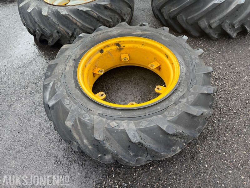 1 GoodYear 12.4-24 traktordekk med felg - Poľnohospodárske stroje: obrázok 3 1 GoodYear 12.4-24 traktordekk med felg - Poľnohospodárske stroje: obrázok 3