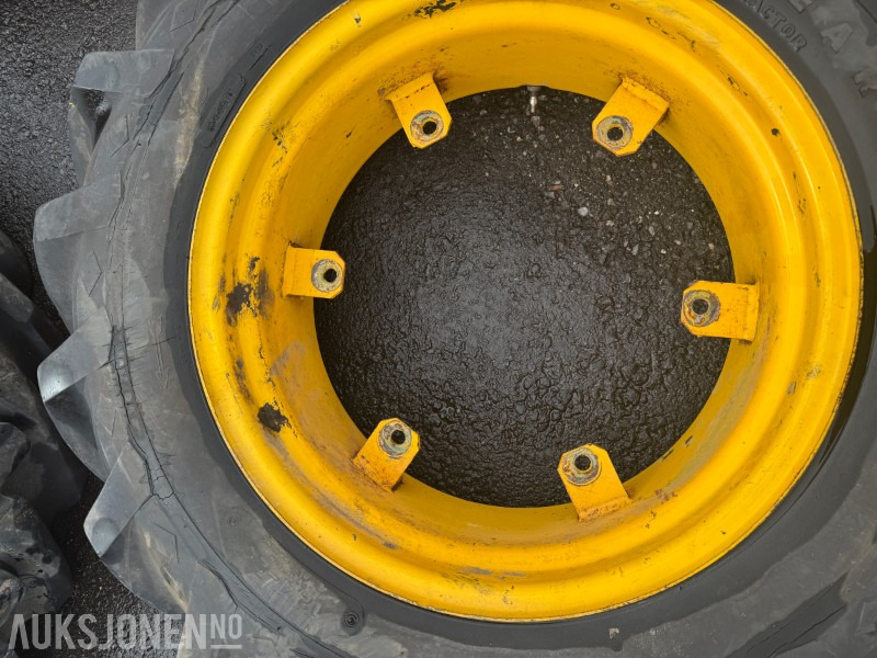 1 GoodYear 12.4-24 traktordekk med felg - Poľnohospodárske stroje: obrázok 4 1 GoodYear 12.4-24 traktordekk med felg - Poľnohospodárske stroje: obrázok 4