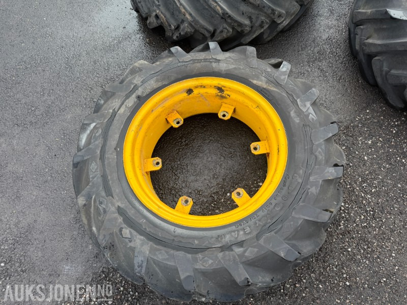 1 GoodYear 12.4-24 traktordekk med felg - Poľnohospodárske stroje: obrázok 2 1 GoodYear 12.4-24 traktordekk med felg - Poľnohospodárske stroje: obrázok 2