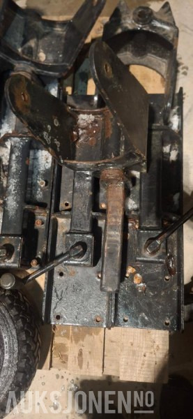 2000 Hjul til 2 trinns snøfres Westbjørn / Hydromann / Snowline 2450 / 2500 - - Poľnohospodárske stroje: obrázok 4 2000 Hjul til 2 trinns snøfres Westbjørn / Hydromann / Snowline 2450 / 2500 - - Poľnohospodárske stroje: obrázok 4