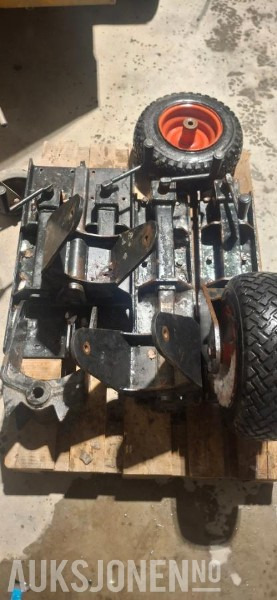 2000 Hjul til 2 trinns snøfres Westbjørn / Hydromann / Snowline 2450 / 2500 - - Poľnohospodárske stroje: obrázok 2 2000 Hjul til 2 trinns snøfres Westbjørn / Hydromann / Snowline 2450 / 2500 - - Poľnohospodárske stroje: obrázok 2