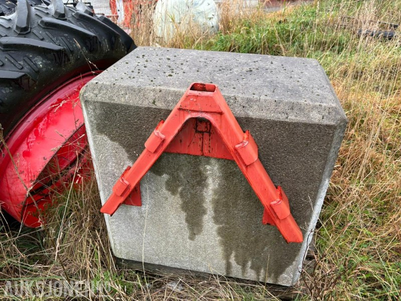 BETONGLODD TIL TRAKTOR / 1300KG - Poľnohospodárske stroje: obrázok 4 BETONGLODD TIL TRAKTOR / 1300KG - Poľnohospodárske stroje: obrázok 4