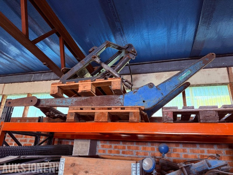Frontlaster/Lasteaperat til Traktor - Poľnohospodárske stroje: obrázok 1 Frontlaster/Lasteaperat til Traktor - Poľnohospodárske stroje: obrázok 1