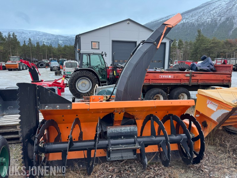 Hydromann 3330F 2-trinns snøfreser for frontmontering - Poľnohospodárske stroje: obrázok 1 Hydromann 3330F 2-trinns snøfreser for frontmontering - Poľnohospodárske stroje: obrázok 1