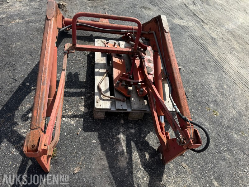 Sesamatic Frontlaster - stått på massey ferguson 1974 - Poľnohospodárske stroje: obrázok 4 Sesamatic Frontlaster - stått på massey ferguson 1974 - Poľnohospodárske stroje: obrázok 4