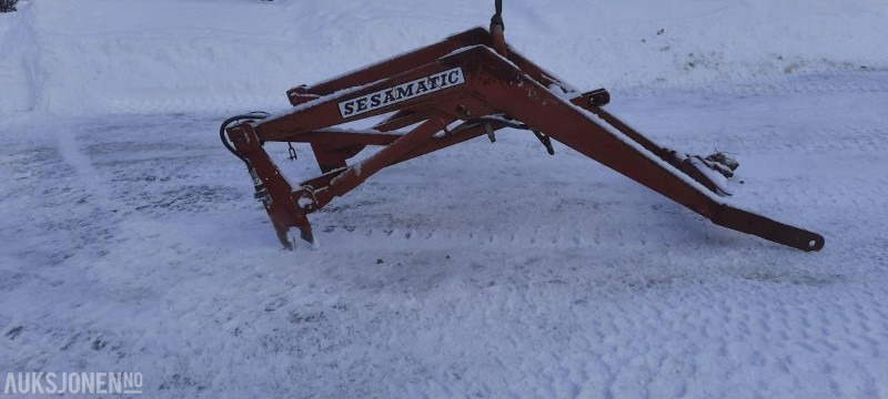 Poľnohospodárske stroje Sesamatic Frontlaster - stått på massey ferguson 1974: obrázok 1