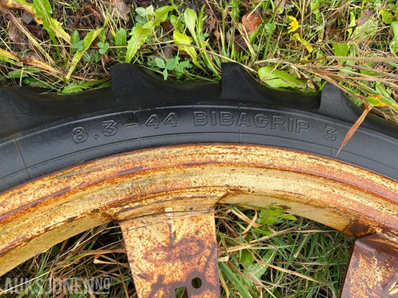 TVILLING HJUL OG SPRØYTEHJUL TIL TRAKTOR - Poľnohospodárske stroje: obrázok 5 TVILLING HJUL OG SPRØYTEHJUL TIL TRAKTOR - Poľnohospodárske stroje: obrázok 5