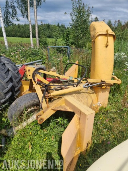 Traktor Snøfres 3 punkter feste med hydraulisk utkast - Poľnohospodárske stroje: obrázok 1 Traktor Snøfres 3 punkter feste med hydraulisk utkast - Poľnohospodárske stroje: obrázok 1