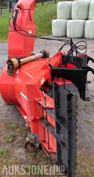 Veldig lite brukt Globus snøfres 2450 - hydraulisk nedbrekk/sving PTO - Poľnohospodárske stroje: obrázok 2 Veldig lite brukt Globus snøfres 2450 - hydraulisk nedbrekk/sving PTO - Poľnohospodárske stroje: obrázok 2