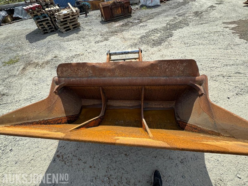 2007 SMP Hydraulisk Pusseskuffe – 1800L | 4 Sylindere | S80 - Príslušenstvo pre Stavebné stroje: obrázok 3 2007 SMP Hydraulisk Pusseskuffe – 1800L | 4 Sylindere | S80 - Príslušenstvo pre Stavebné stroje: obrázok 3
