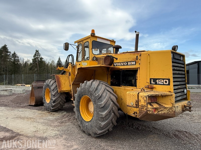 Volvo L120 Hjullaster - 4x4 - Gjerstad 2900L skuff - Nylig byttet dekk - Vekt montert - Kolesový nakladač: obrázok 4 Volvo L120 Hjullaster - 4x4 - Gjerstad 2900L skuff - Nylig byttet dekk - Vekt montert - Kolesový nakladač: obrázok 4