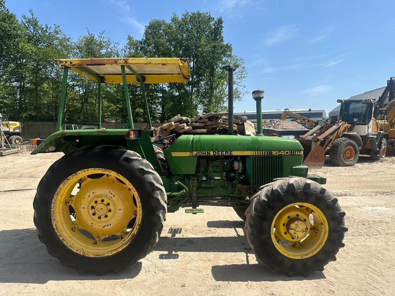 John Deere 1640 4x4 - Kultivační traktor: obrázok 4 John Deere 1640 4x4 - Kultivační traktor: obrázok 4