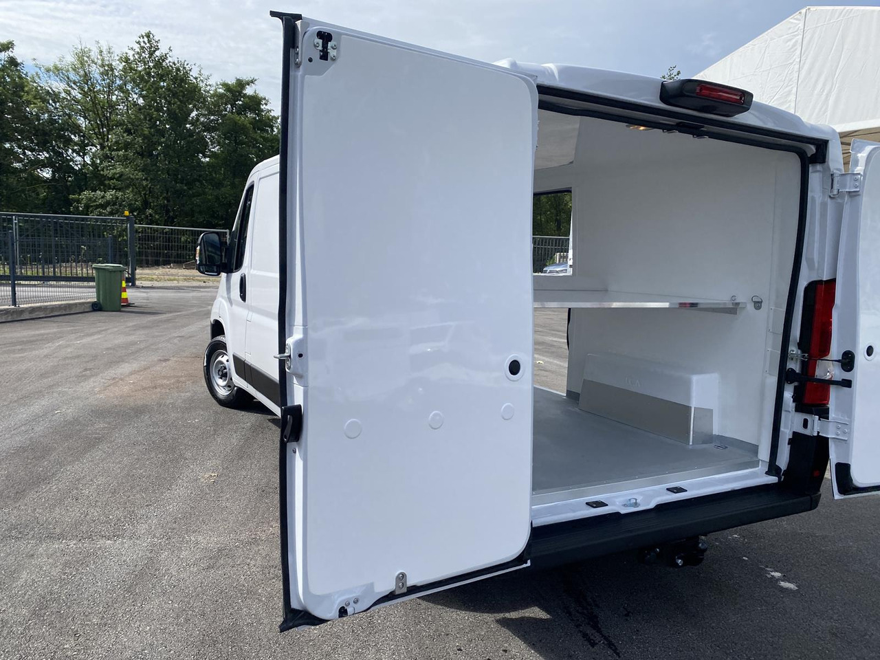 FIAT DUCATO L2H1 140PS | ISOLIERUNG OHNE KÜHLAGGREGAT - Chladiarenská dodávka: obrázok 4 FIAT DUCATO L2H1 140PS | ISOLIERUNG OHNE KÜHLAGGREGAT - Chladiarenská dodávka: obrázok 4