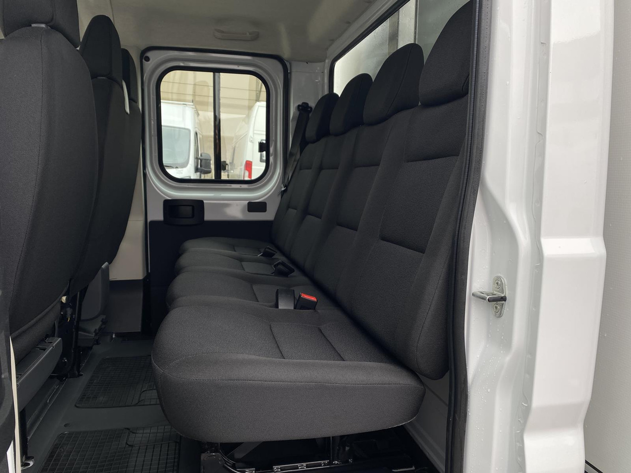 OPEL MOVANO 1+6 DOKA 140PS | KÜHLKOFFER + LADERAMPE - Chladiarenská dodávka: obrázok 5 OPEL MOVANO 1+6 DOKA 140PS | KÜHLKOFFER + LADERAMPE - Chladiarenská dodávka: obrázok 5