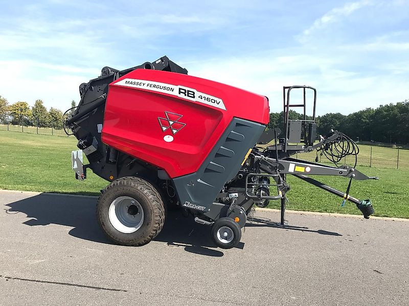 Massey Ferguson MF 4160 V Xtra / Lely - Lis na okrúhle balíky: obrázok 1 Massey Ferguson MF 4160 V Xtra / Lely - Lis na okrúhle balíky: obrázok 1