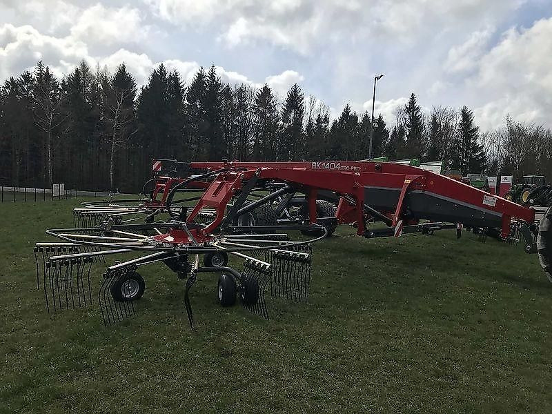 Massey Ferguson MF RK 1404 TRC-PRO / FELLA JURAS 14055 PRO - Obracač sena: obrázok 1 Massey Ferguson MF RK 1404 TRC-PRO / FELLA JURAS 14055 PRO - Obracač sena: obrázok 1