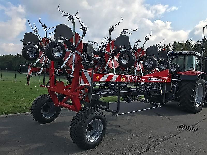 Massey Ferguson MF TD 1310 X TRC / Lotus 1250 Profi - Obracač sena: obrázok 2 Massey Ferguson MF TD 1310 X TRC / Lotus 1250 Profi - Obracač sena: obrázok 2
