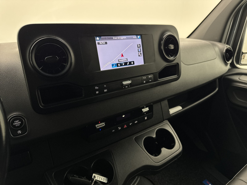 Mercedes-Benz Sprinter 519 3.0 CDI L3H2 V6 Led koplampen 360 camera systeem Trekhaak Navigatie Dubbel lucht - Furgon: obrázok 5 Mercedes-Benz Sprinter 519 3.0 CDI L3H2 V6 Led koplampen 360 camera systeem Trekhaak Navigatie Dubbel lucht - Furgon: obrázok 5