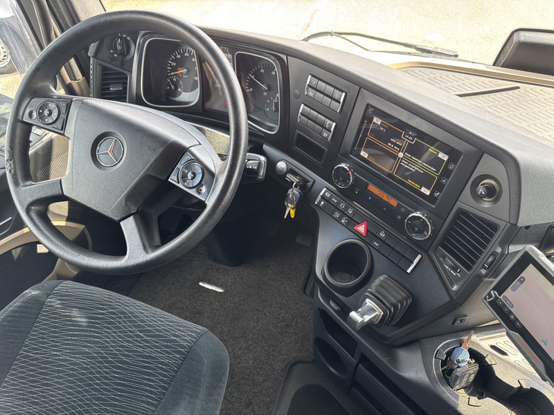 Mercedes-Benz ACTROS 1848 LS GIGASPACE Lowliner - Ťahač: obrázok 4 Mercedes-Benz ACTROS 1848 LS GIGASPACE Lowliner - Ťahač: obrázok 4