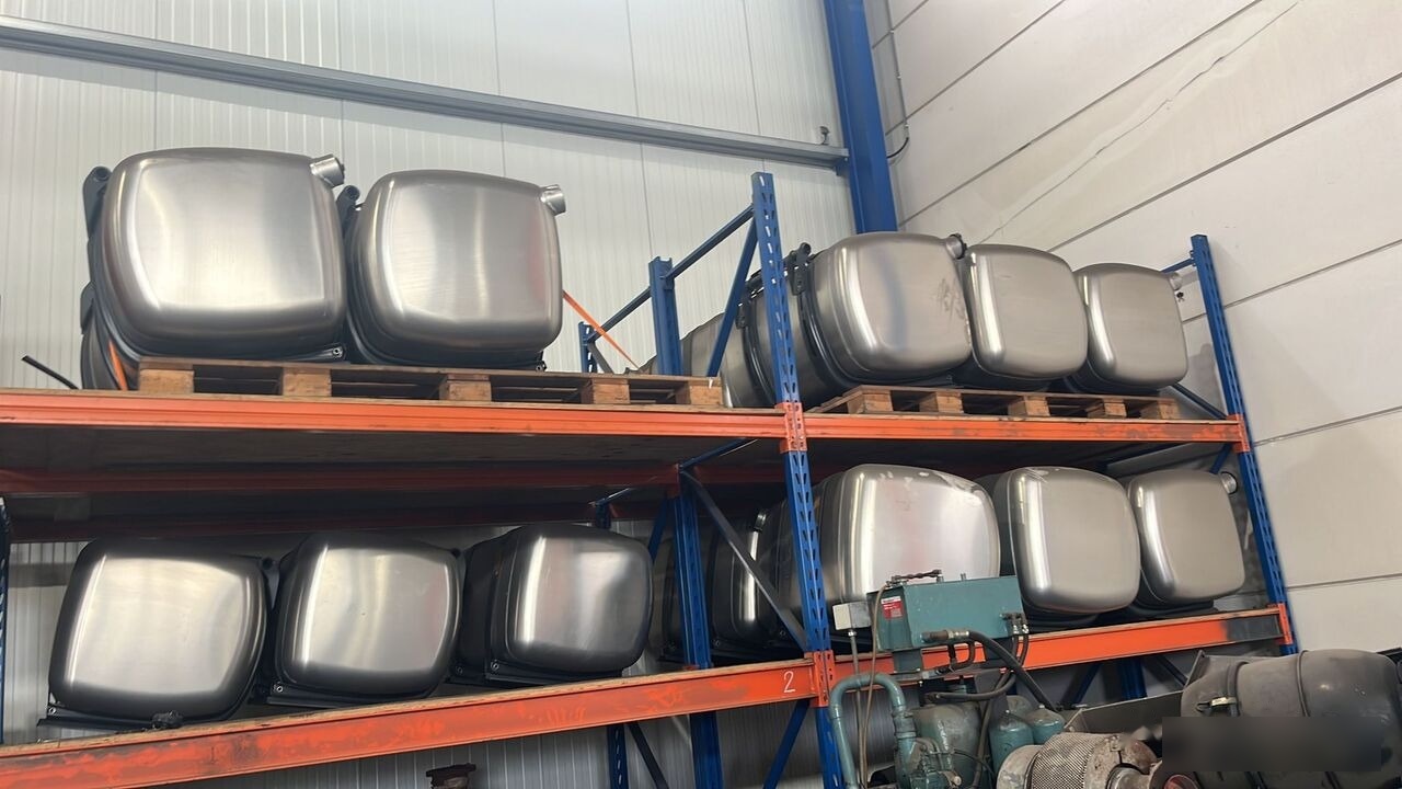 Mercedes-Benz MP4 - Palivová nádrž pre Nákladné auto: obrázok 1 Mercedes-Benz MP4 - Palivová nádrž pre Nákladné auto: obrázok 1