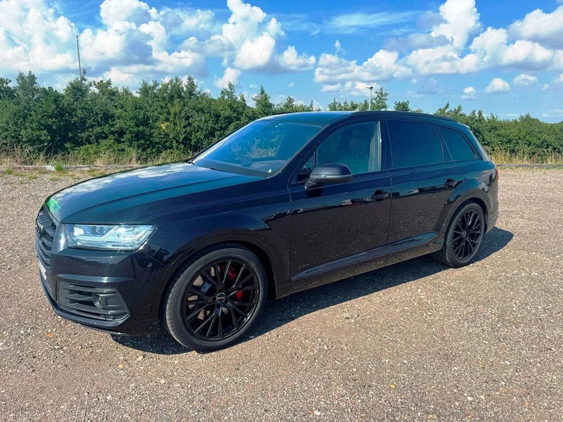 Audi SQ7 Black Edition. panoramo sun roof. . oil heater. head up display. 21" alu weels. night vision. B&O sound system. - SUV: obrázok 2 Audi SQ7 Black Edition. panoramo sun roof. . oil heater. head up display. 21" alu weels. night vision. B&O sound system. - SUV: obrázok 2