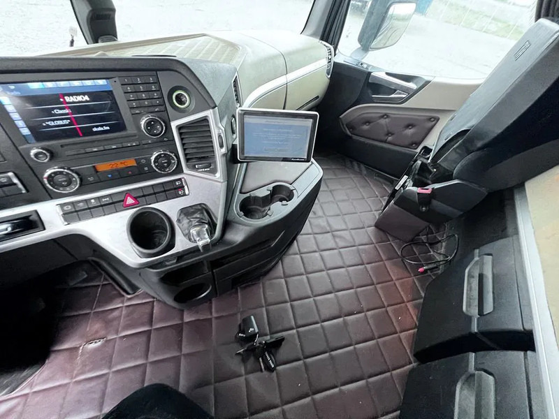 Ťahač Mercedes-Benz Actros 1843 Special Interior. Air / Air suspension. Euro 6: obrázok 16 Ťahač Mercedes-Benz Actros 1843 Special Interior. Air / Air suspension. Euro 6: obrázok 16