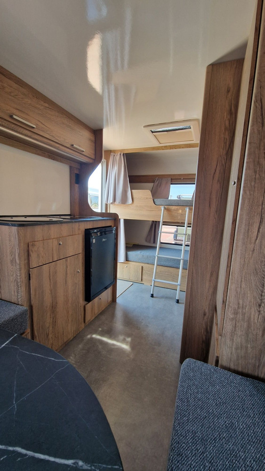 N-LAZUR Niewiadów Nowa Przyczepa Kempingowa dla 4 osób z Łazienką - Obytný príves: obrázok 2 N-LAZUR Niewiadów Nowa Przyczepa Kempingowa dla 4 osób z Łazienką - Obytný príves: obrázok 2