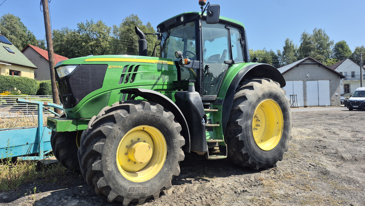 JOHN DEERE 6195M - Traktor: obrázok 2 JOHN DEERE 6195M - Traktor: obrázok 2
